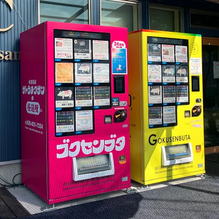 オリジナルラッピングを施した自販機